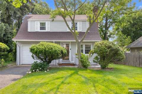 16 Delaney Place, Tenafly, NJ 07670