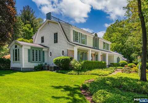 2 Olde Lantern Court, Montvale, NJ 07645