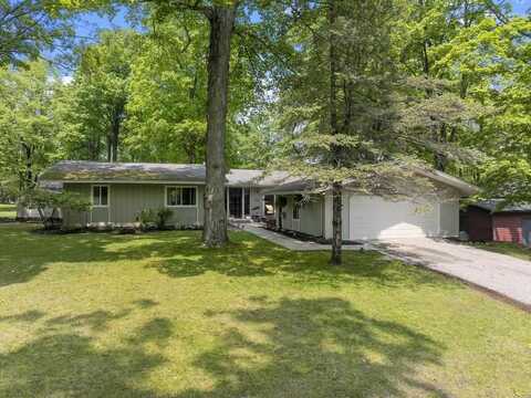 12593 Fern Pl, Charlevoix, MI 49720