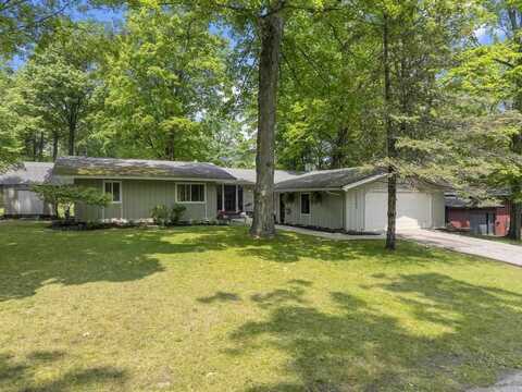 12593 Fern Pl, Charlevoix, MI 49720