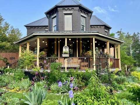 108 Petoskey, Charlevoix, MI 49720
