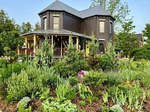 108 Petoskey, Charlevoix, MI 49720