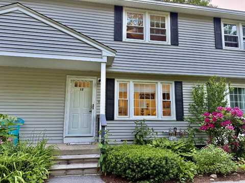 12 Holly Lane, Londonderry, NH 03053