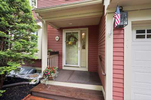 60 Peninsula Drive, Stratham, NH 03885