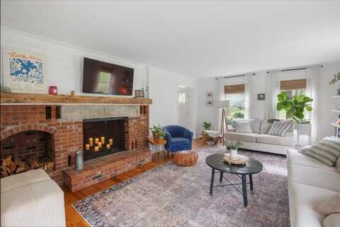 276 Oak Hill Road, Shelburne, VT 05482