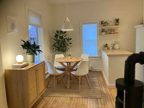 72 Lakeview Terrace, Burlington, VT 05401
