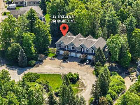 43 Ledgeview Drive, Newmarket, NH 03857