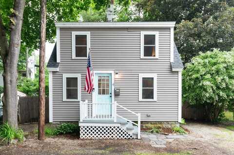 4 Elm Court, Newmarket, NH 03857