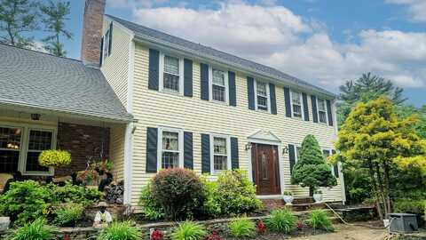 9 Oak Ridge Road, Kensington, NH 03833