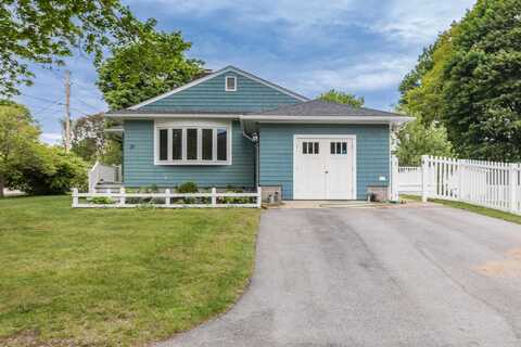 31 Dion Avenue, Kittery, ME 03904