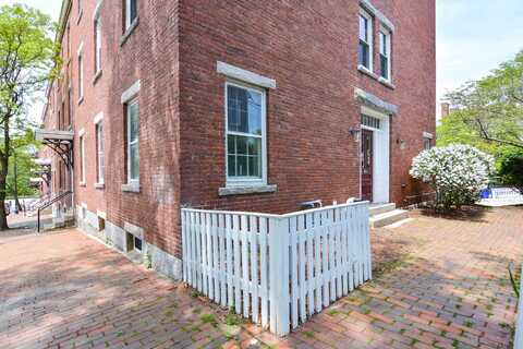 125 W. Merrimack Street, Manchester, NH 03101