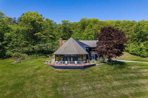 122 Coachman's Way, Hartford, VT 05001