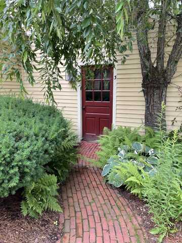 9 Newport Road, New London, NH 03257