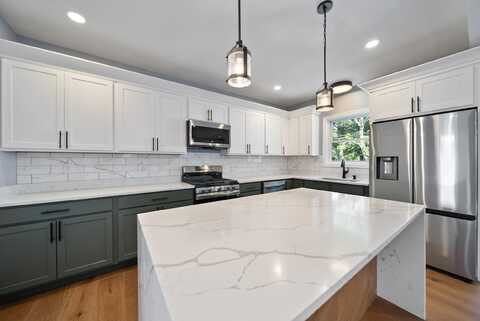 13 Raven Street, Nashua, NH 03060
