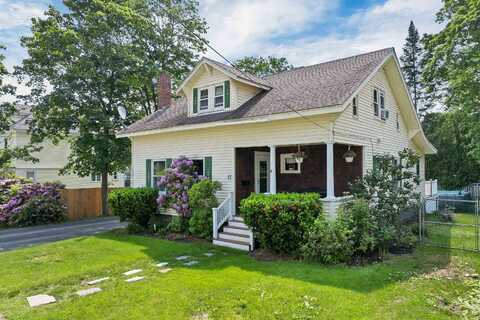 17 Oak Street, Laconia, NH 03246