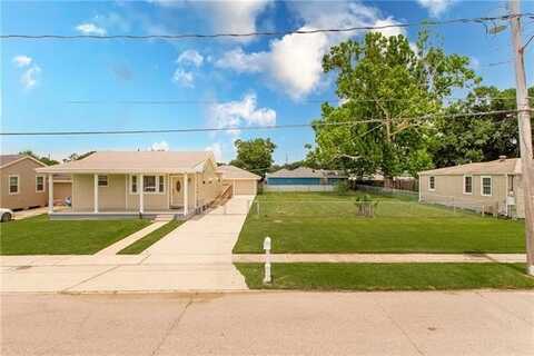 2904 LLOYDS Avenue, Chalmette, LA 70043