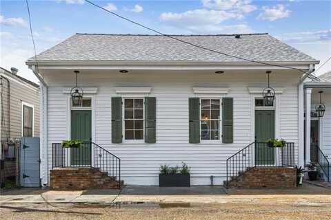2421 ROUSSEAU Street, New Orleans, LA 70130