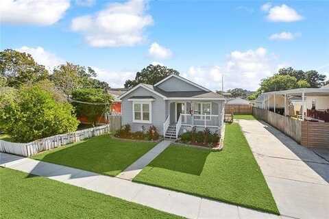 15 E CHALMETTE Circle, Chalmette, LA 70043
