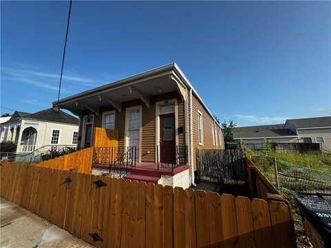 3313 BARONNE Street, New Orleans, LA 70115