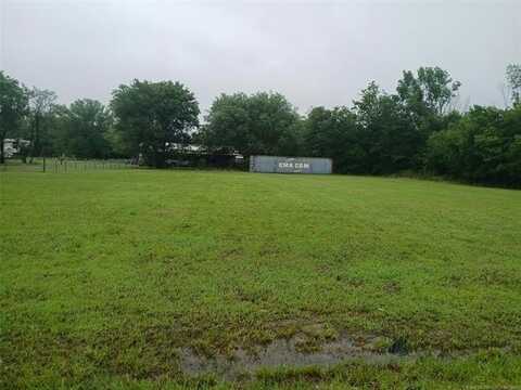 E Shawnee Avenue, Nowata, OK 74048