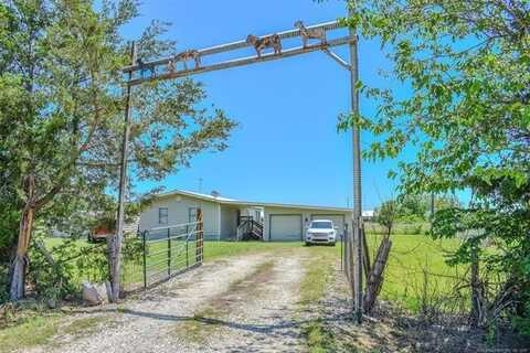 919 N 4210 Road, Hugo, OK 74743