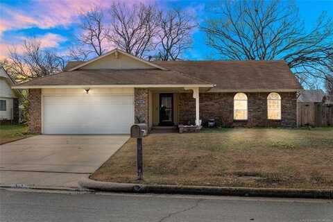 8940 E 16th Place, Tulsa, OK 74112
