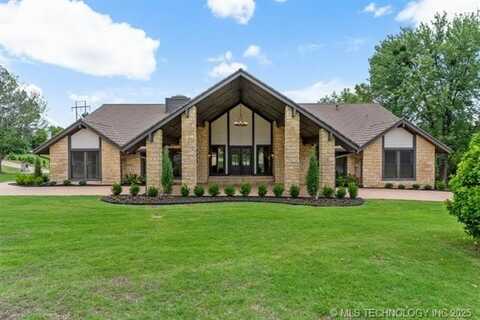 8905 S Sandusky Avenue, Tulsa, OK 74137