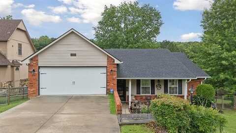 3504 S Rolling Oaks Drive, Tulsa, OK 74107
