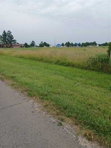 Paul Carr Drive, Checotah, OK 74426