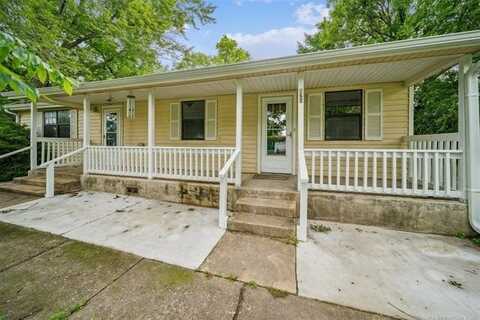 825 SE 22nd, Pryor, OK 74361
