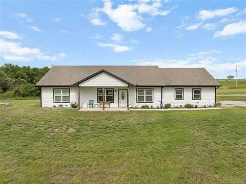 8153 Us Highway 77, Marietta, OK 73448