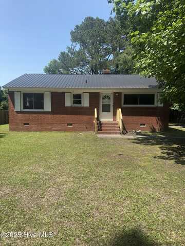 102 House Street, Robersonville, NC 27871