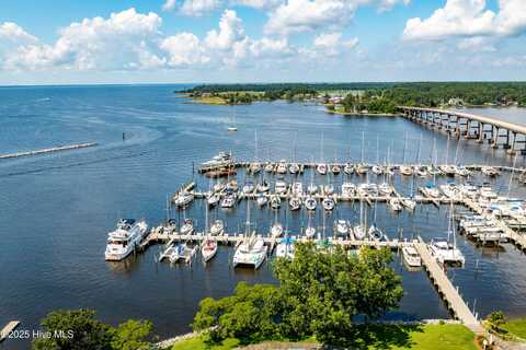 516 S Water Street, Oriental, NC 28571