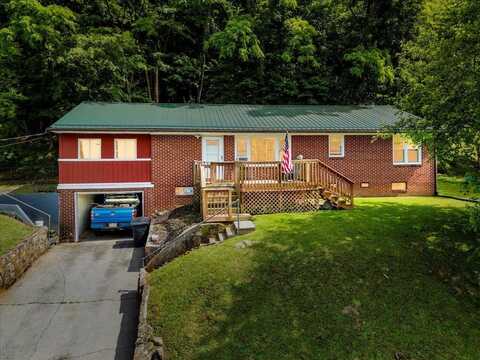508 College Street, Narrows, VA 24124