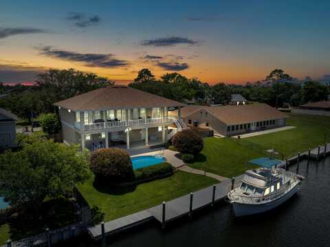 946 Gondolier Boulevard, Gulf Breeze, FL 32563