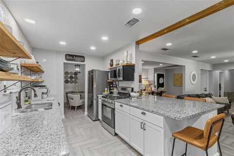 6201 Whitman Avenue, Fort Worth, TX 76133