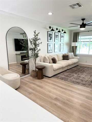 107 S Lakeview Drive, Lacy Lakeview, TX 76705