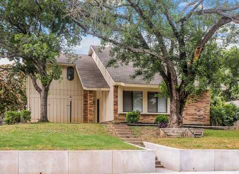 725 Holly Oak Drive, Lewisville, TX 75067