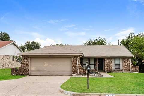 3225 Amber Drive S, Fort Worth, TX 76133