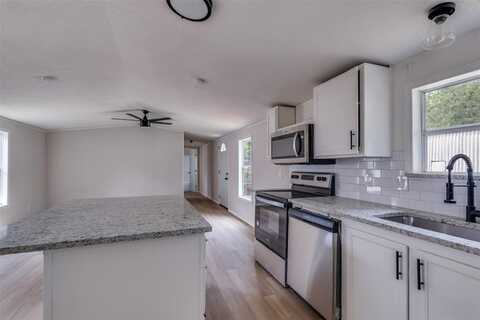 89 Harbor Drive, Lake Dallas, TX 75065