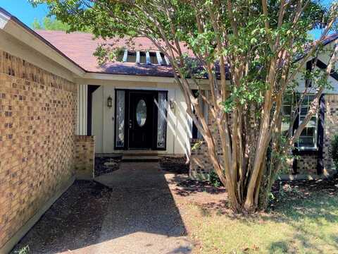 105 LAKEWAY Drive, Benbrook, TX 76126