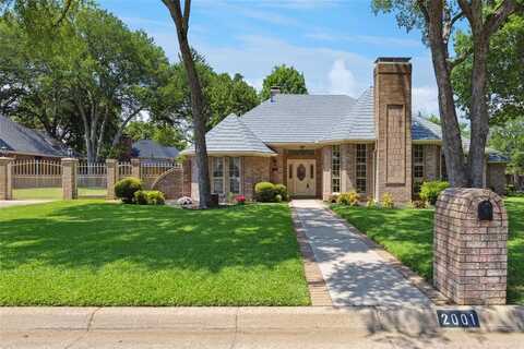 2001 Thames Drive, Arlington, TX 76017