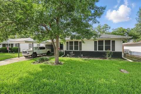 1021 E Russell Avenue, Carrollton, TX 75006