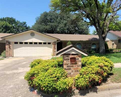800 Rockledge Drive, Saginaw, TX 76179