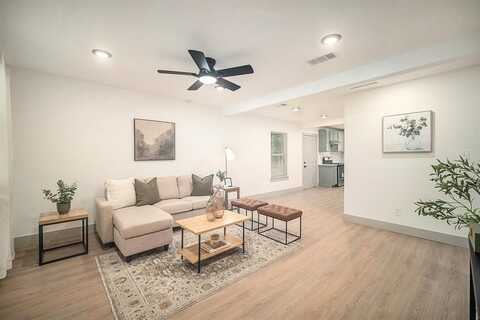 5525 Lester Granger Drive, Fort Worth, TX 76112