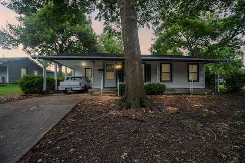 307 Pendleton Street, Farmersville, TX 75442