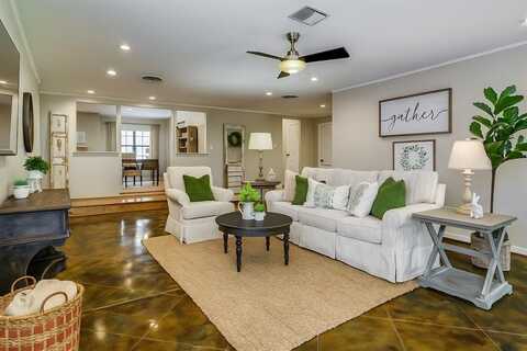 3644 W Seminary Drive, Fort Worth, TX 76109