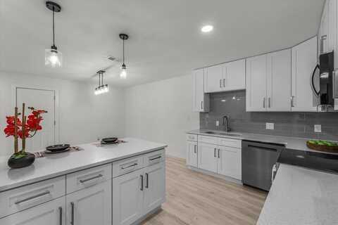 7302 Vista Cliff Drive, Fort Worth, TX 76179