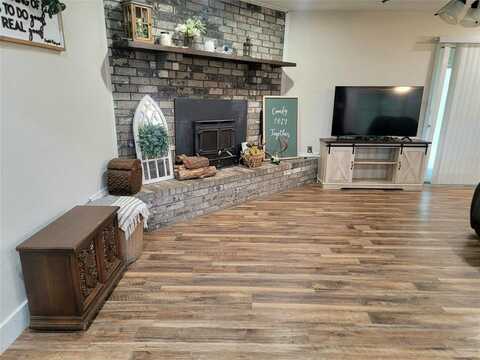 800 County Road 1030, Mount Pleasant, TX 75455