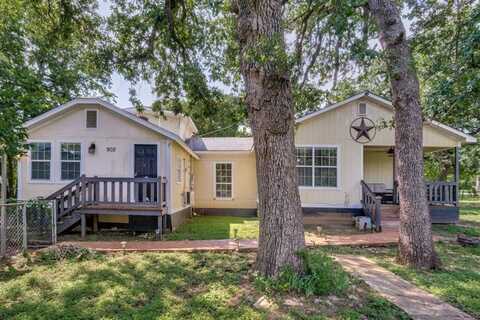 902 Travis Avenue, Alvarado, TX 76009